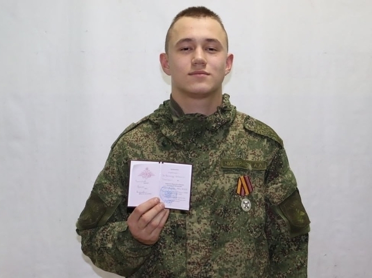 Вчерашний выпускник школы под Тверью получил медаль за воинскую доблесть