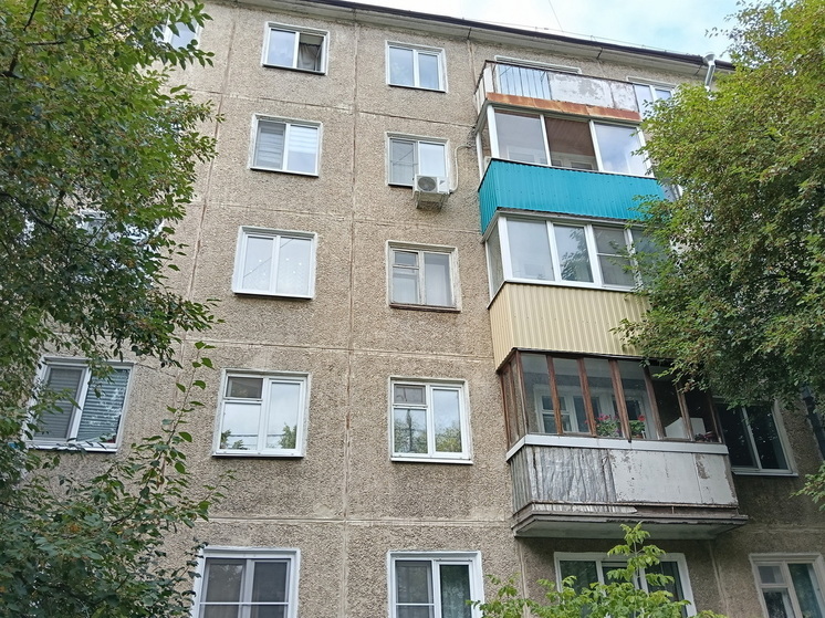 В Марий Эл суд обязал УК выплатить компенсацию за поврежденное деревом авто