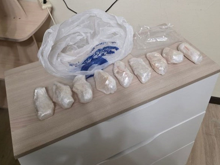 В Нягани наркокурьер напал на полицейских при задержании