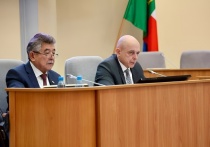 Сегодня, 26 ноября, на сессии Верховного Совета Хакасии приняли закон о республиканском бюджете на ближайшие три года в первом чтении, что стало важным решением, рассказал в своем телеграм-канале председатель республиканского парламента Сергей Сокол