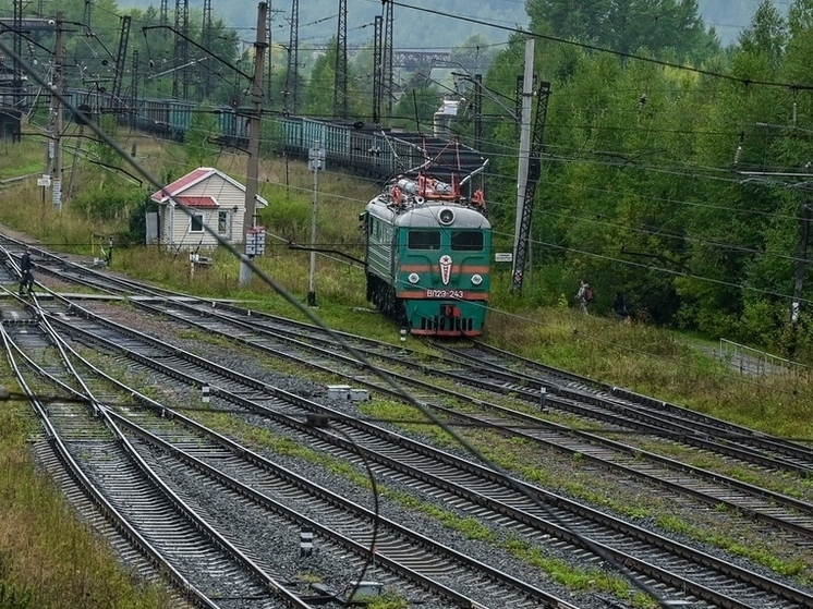 Локомотив протаранил Renault Logan в Челябинской области