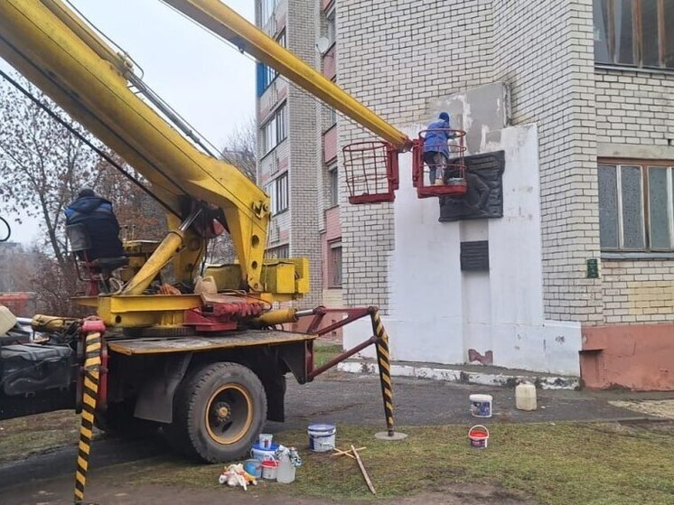 В Брянске реставрируют памятную доску Евгению Евдокимову