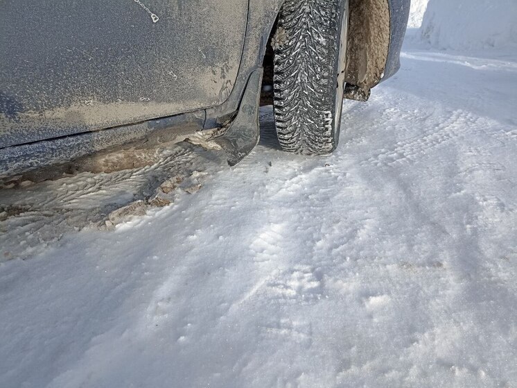 Новгородские автоинспекторы помогли семье пенсионеров починить машину