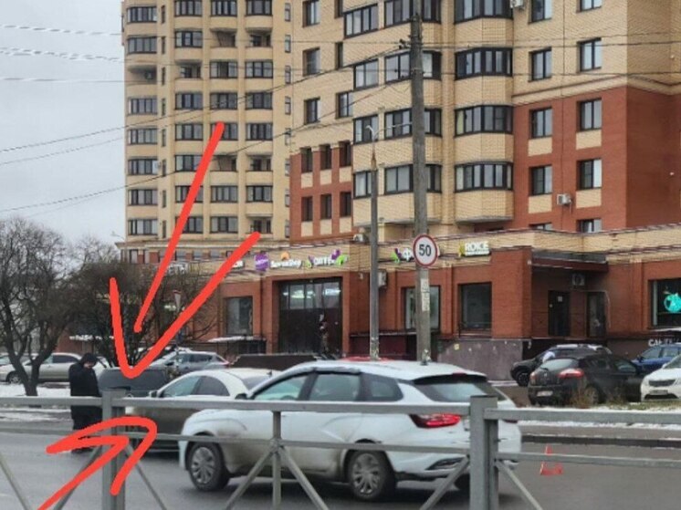 ДТП на улице Юбилейной в Пскове мешает движению