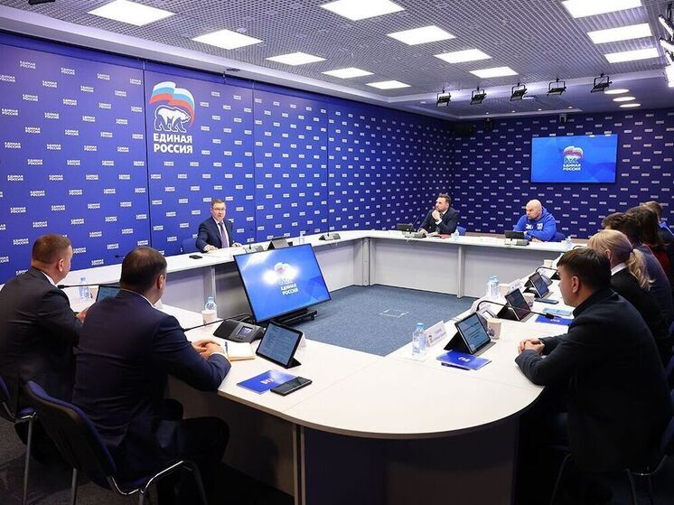 Выборная стратегия, работа над народной программой, партийные задачи: Владимир Якушев встретился с финалистами «Лидеров России. Политика»