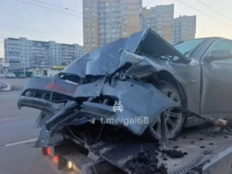 Пьяный разгром: иномарка устроила «световое шоу» на кольце в Тамбове