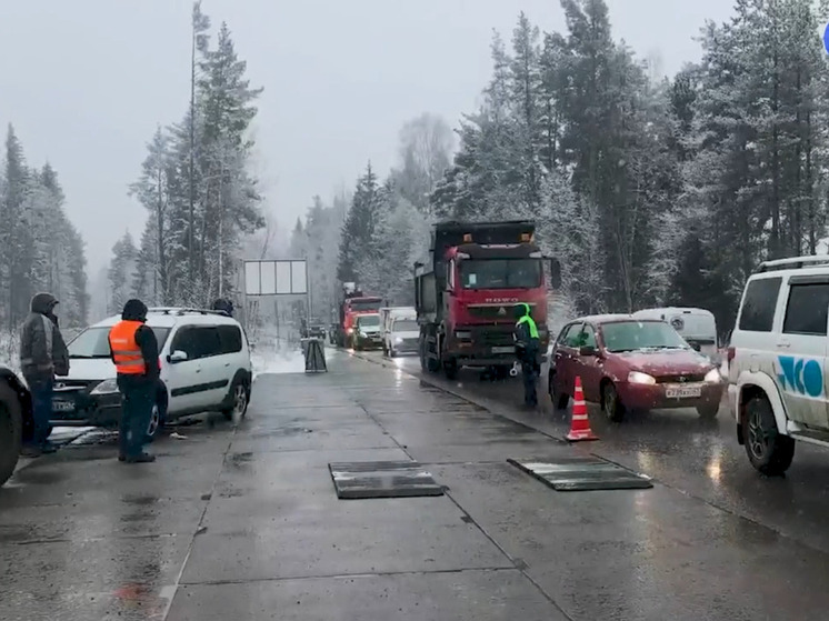 По мосту через Лугу пытались проехать грузовики с большим перегрузом