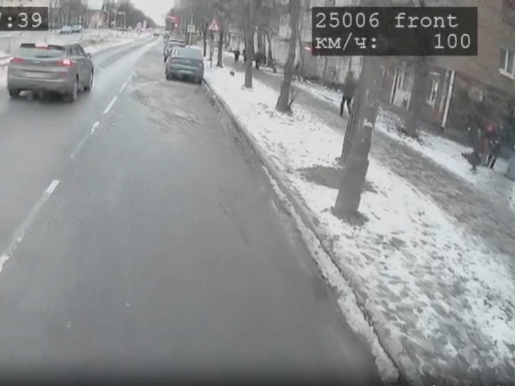 В Ярославле малолетние вандалы бьют стекла трамваев и электробусов