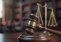 Шокирующее видео, на котором мужчина с работающей бензопилой преследует полицейского по улице шотландского города Пейсли, стало ключевым доказательством в суде над 32-летним албанцем Лиридоном Кастрати