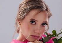 В сентябре 2025 года стало известно, что олимпийская чемпионка по художественной гимнастике Вера Бирюкова приняла предложение руки и сердца от своего бойфренда — вокалиста группы The Gayazovs Brothers Тимура Гаязова. Новоиспеченная невеста сходила в свадебный салон с близкой подругой.