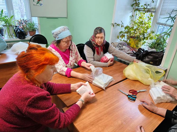 В Орле мастера-добровольцы готовят новые партии стерильных материалов для военных госпиталей