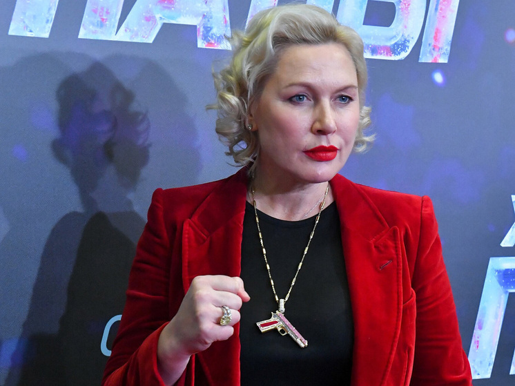 В жизни чемпионки мира по боксу Натальи Рагозиной несколько лет назад случилась трагедия — скончался её муж и отец младшей дочери Насти, которую она родила в 46 лет