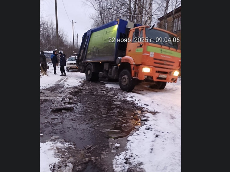 Мусоровозы буксуют из-за нерасчищенных сугробов на маршрутах Архангельской области