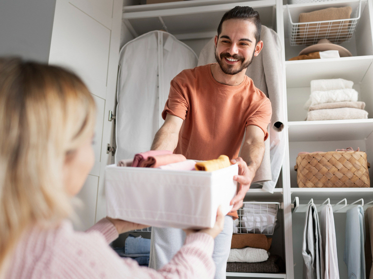 Не дайте моли и плесени испортить гардероб: 5 шагов для идеального хранения летних вещей до весны