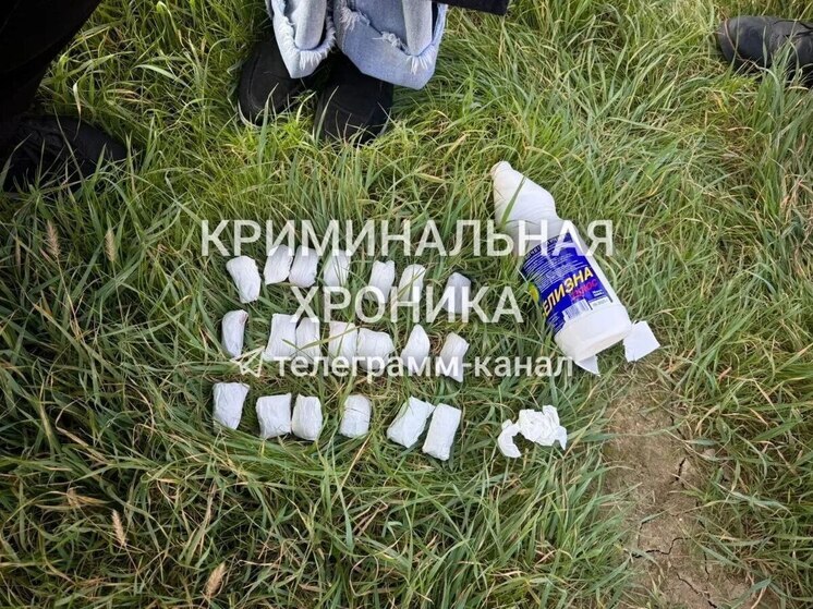 Девушку-подростка задержали в Дагестане с крупной партией наркотика