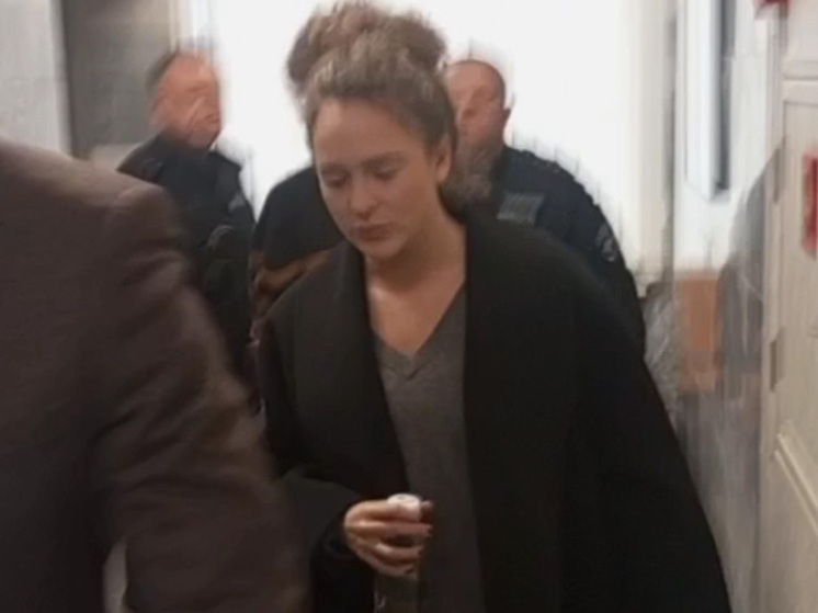 Актриса Аглая Тарасова, обвиняемая в контрабанде наркотиков, выступила в Домодедовском городском суде в среду днем