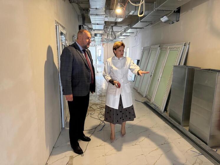 Министр здравоохранения Ставрополья проверил ход капремонта поликлиники в Ессентуках