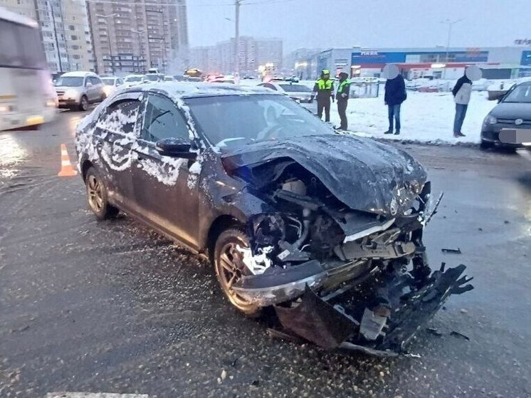 Маленькая девочка пострадала при столкновении машин на перекрестке в Твери