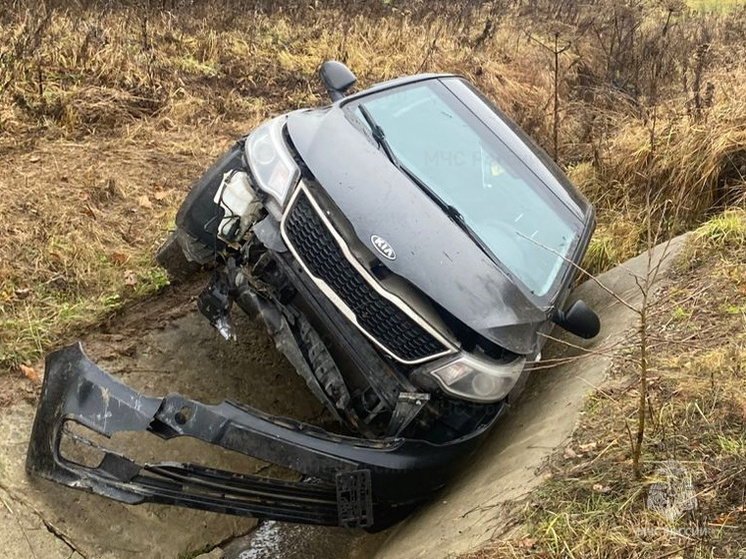 Kia Rio слетела с дороги под Сухиничами