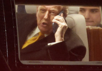 Скандальную прослушку телефонных разговоров помощников президента России и спецпосланника президента США, которую опубликовал Bloomberg, могли осуществлять сотрудники Центрального разведывательного управления (ЦРУ)