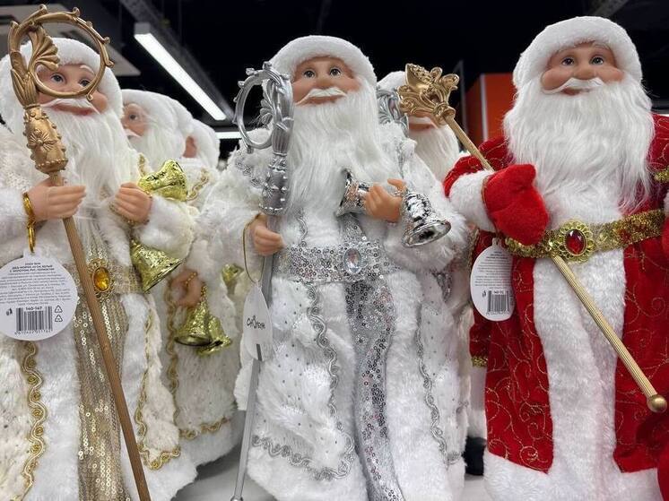 Муниципалитеты Петербурга отправят к детям Дедов Морозов с кофе и фанерой в мешках