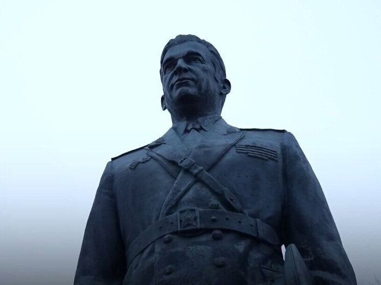 Дронов поручил разработать концепцию дальнейшего благоустройства сквера Защитников Отечества