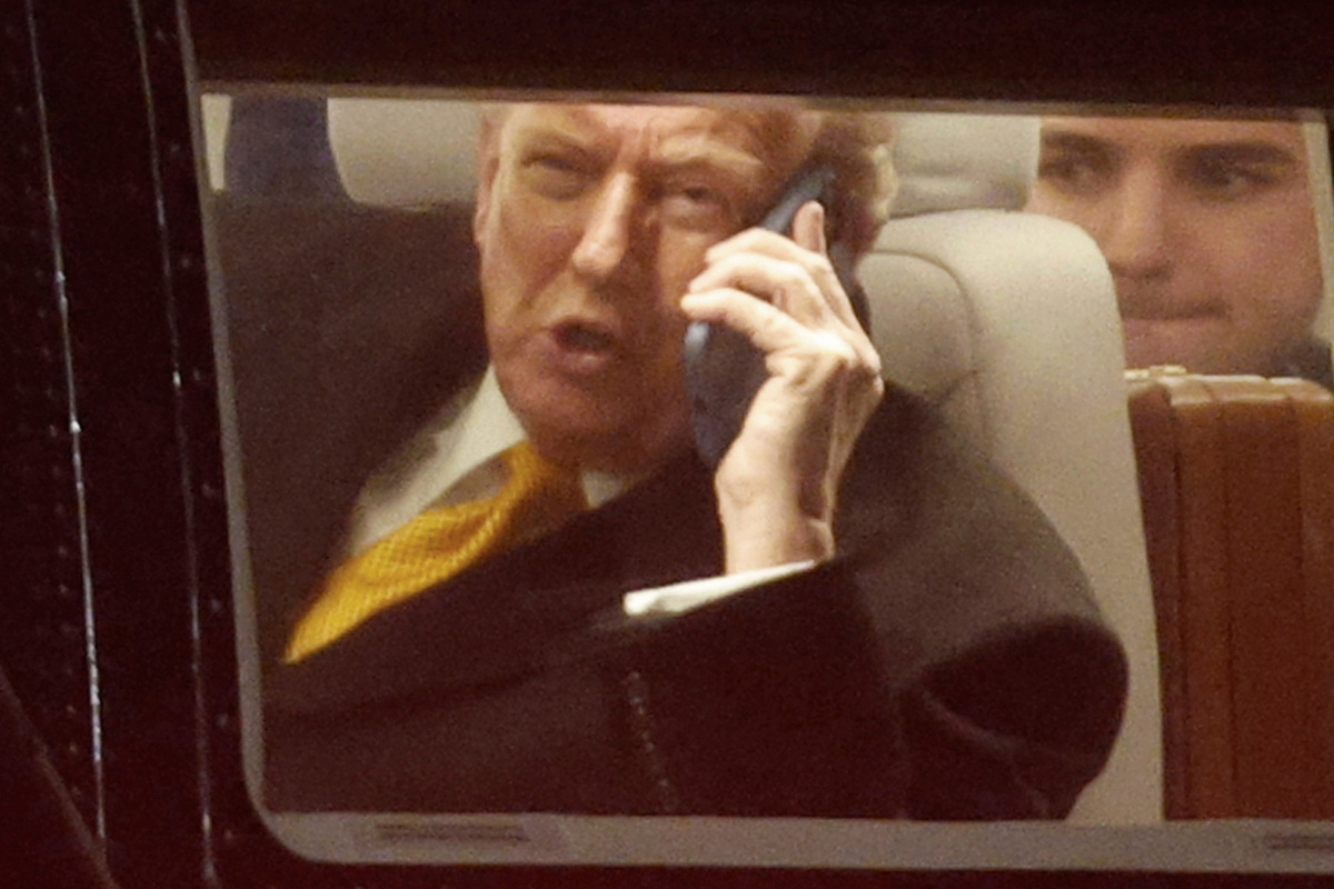 «У ФБР есть доступ ко всем телефонам»: названы способы прослушки Кремля и Белого дома