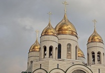 Второй день нового года, 2 января, в народном календаре носит имя Игнатьев день — время, когда граница между миром людей и незримыми силами становится особенно тонкой. Этот день посвящен памяти священномученика Игнатия Богоносца — ученика апостола Иоанна, человека, который пронес веру в своем сердце через все испытания и принял мученическую смерть, не предав своих убеждений. На Руси его почитали как главного защитника и покровителя семейного очага.