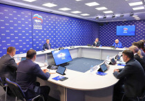 В ходе диалога финалисты конкурса обратились к Владимиру Якушеву с рядом вопросов, касающихся стратегических направлений деятельности партии