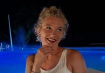 29-летняя чешская теннисистка Катерина Синякова поделилась пляжными фото. Двукратная олимпийская чемпионка сфотографировалась в голубом бикини.