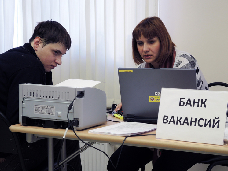 Уходящий 2025-й стал нестандартным для российского рынка труда