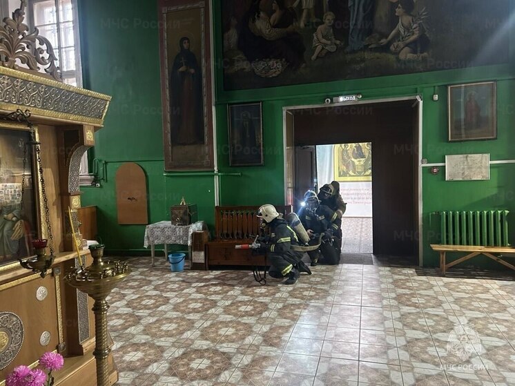 Плавские пожарные провели учения в храме Сергия Радонежского