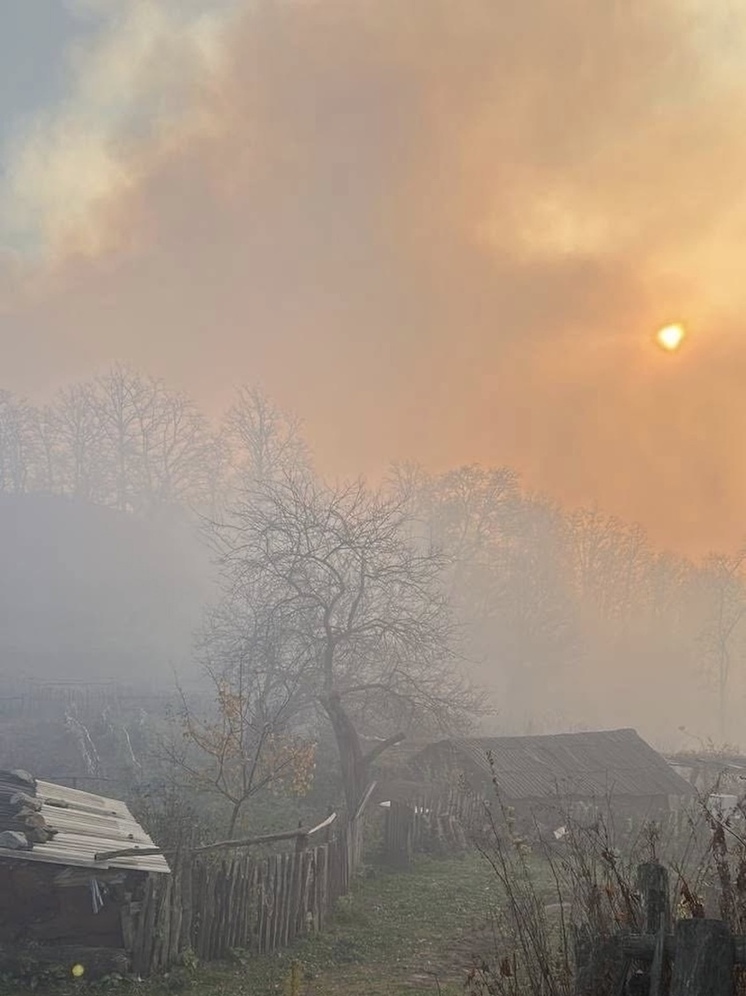 В Армении во время тушения пожара в ДТП погиб спасатель