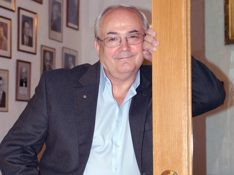 26 ноября на 88-м году жизни скончался народный артист РФ, режиссер театра и кино, педагог

Всеволод Шиловский