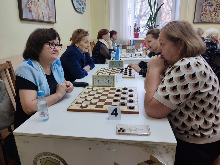 Ливенские пенсионеры выиграли областной турнир по шашкам