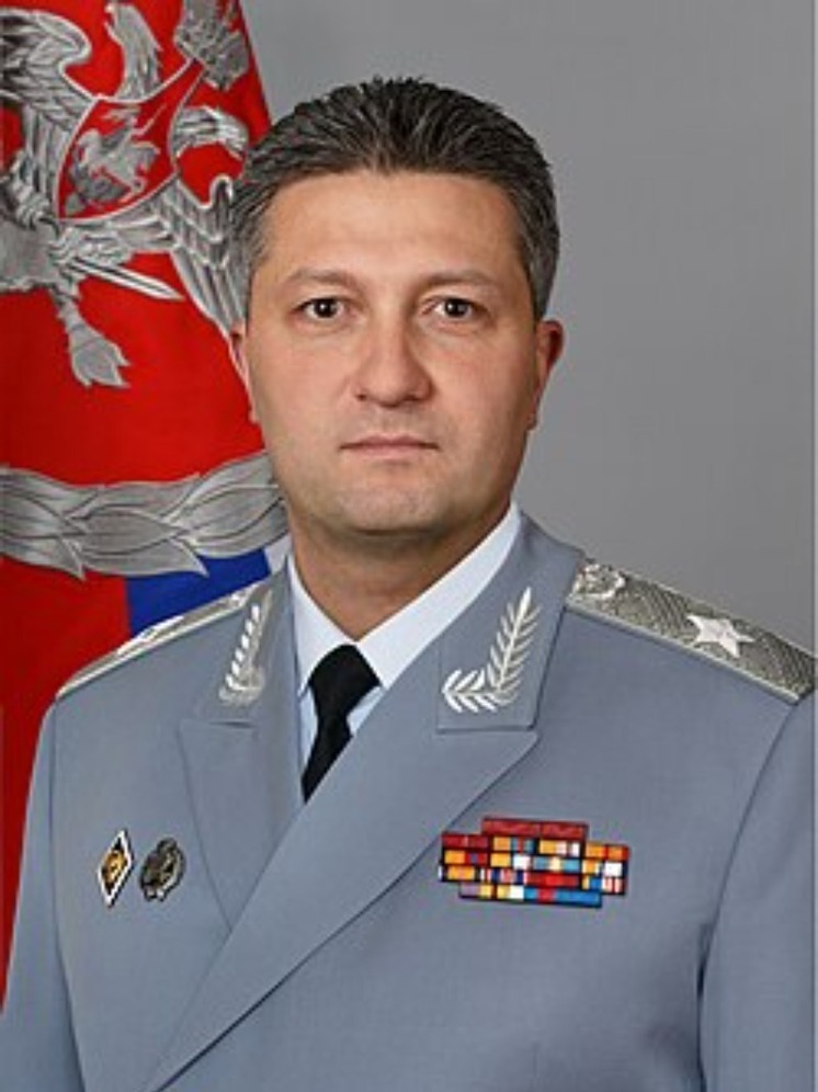 Отец осужденного экс-замминистра обороны Иванова просит не изымать два мотоцикла и машину