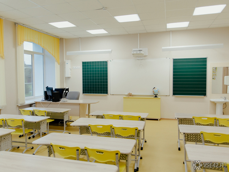 Администрация Кемерова сообщила о сроках открытия старейшей городской школы после завершения ремонтных работ