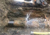 В хакасском поселке Майна вечером 26 ноября произошла коммунальная авария – прорвало водопровод