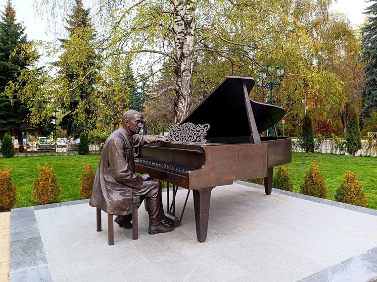 В Ставрополе концерт Брамса исполнили на скрипке 18 века