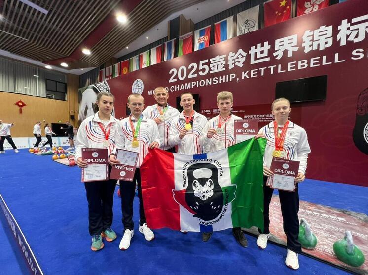 Новосибирские гиревики завоевали 16 медалей на мировых соревнованиях в Китае