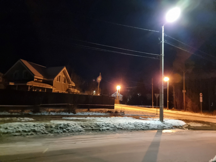 Водоканал устранил течь из люка на Университетской улице