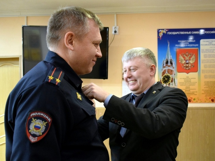 Стражей порядка НАО наградили медалями «За содействие»