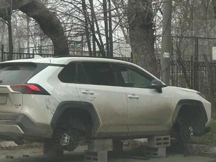 В Самаре в ноябре участились кражи колес - машины остаются на кирпичах
