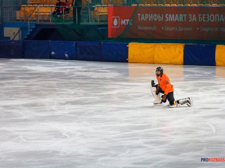 Родители в Прокопьевске бьют тревогу из-за ледовой арены