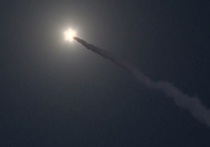 Представитель Дональда Трампа, министр армии США Дэн Дрисколл во время закрытых переговоров в Киеве заявил собравшимся европейским дипломатам, что российская оборонная промышленность разогналась до таких масштабов, что теперь способна не только системно осыпать Украину дальнобойными ракетами, но и одновременно наращивать значительные запасы для последующих ударов