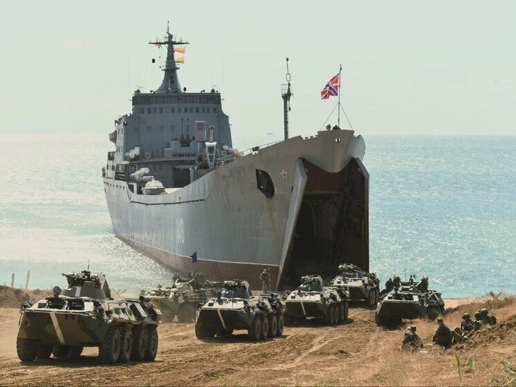 Аксёнов поздравил морских пехотинцев с профессиональным праздником