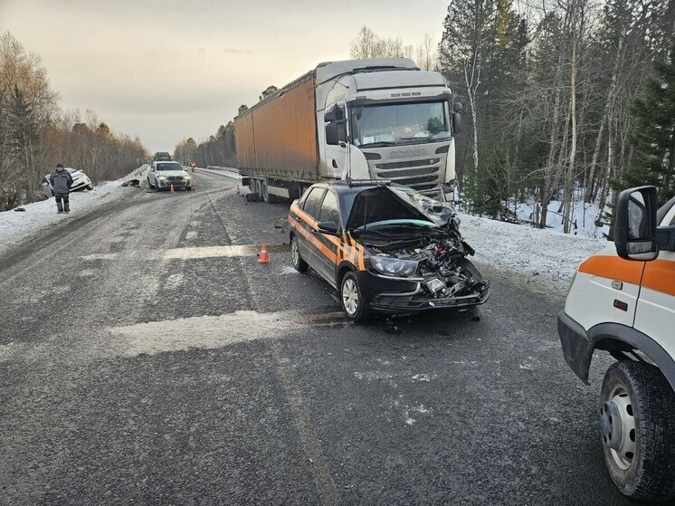 Массовое ДТП с участием четырех машин произошло под Выдрино в Бурятии