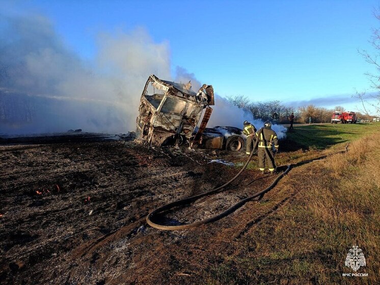 На трассе в Запорожской области загорелся бензовоз