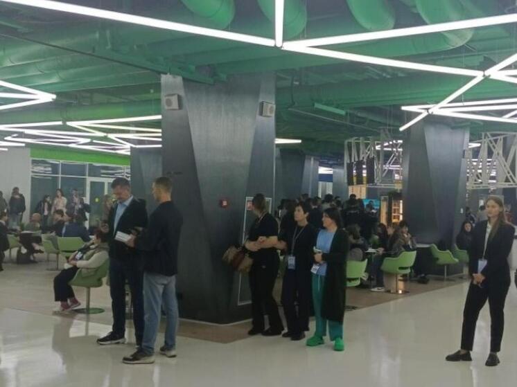 Участники Конгресса в "Сириусе" укрывались от БПЛА в подземной парковке