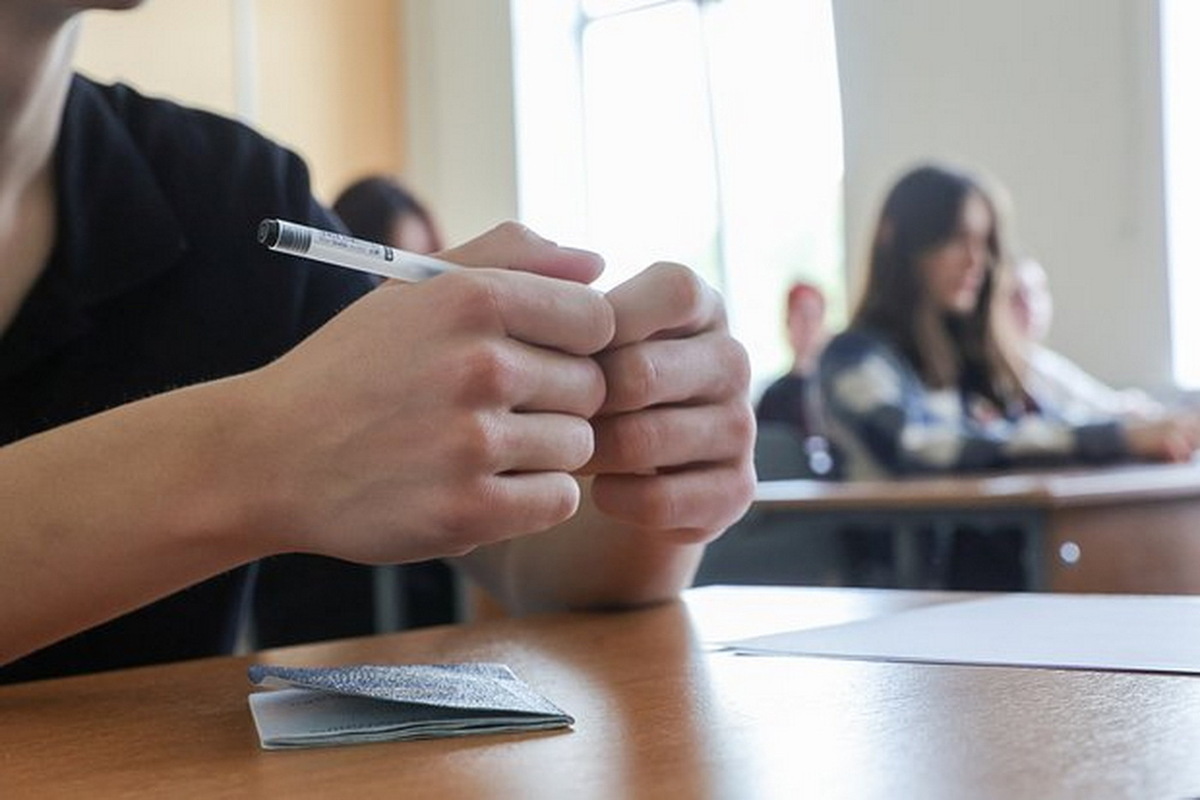 Русскоязычную школьницу из Казахстана не приняли в школу РФ из-за спорного теста